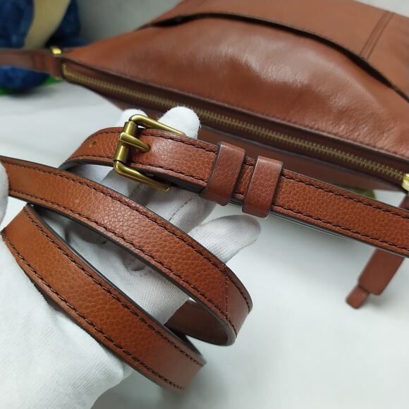 Fossil Brown Leather Zipper Closure Crossbody Bag - Picture 5 of 15